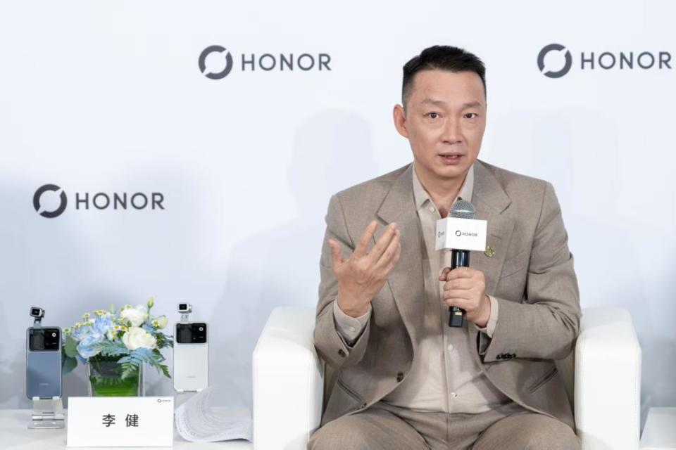 荣耀Robot Phone云台摄像头