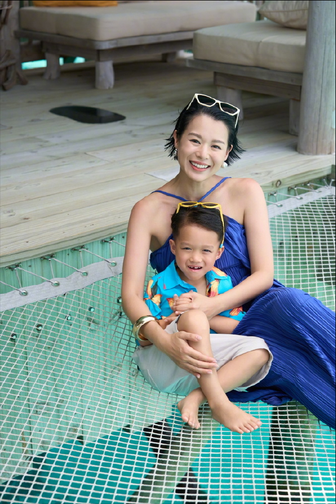 李乘德与儿子海钓