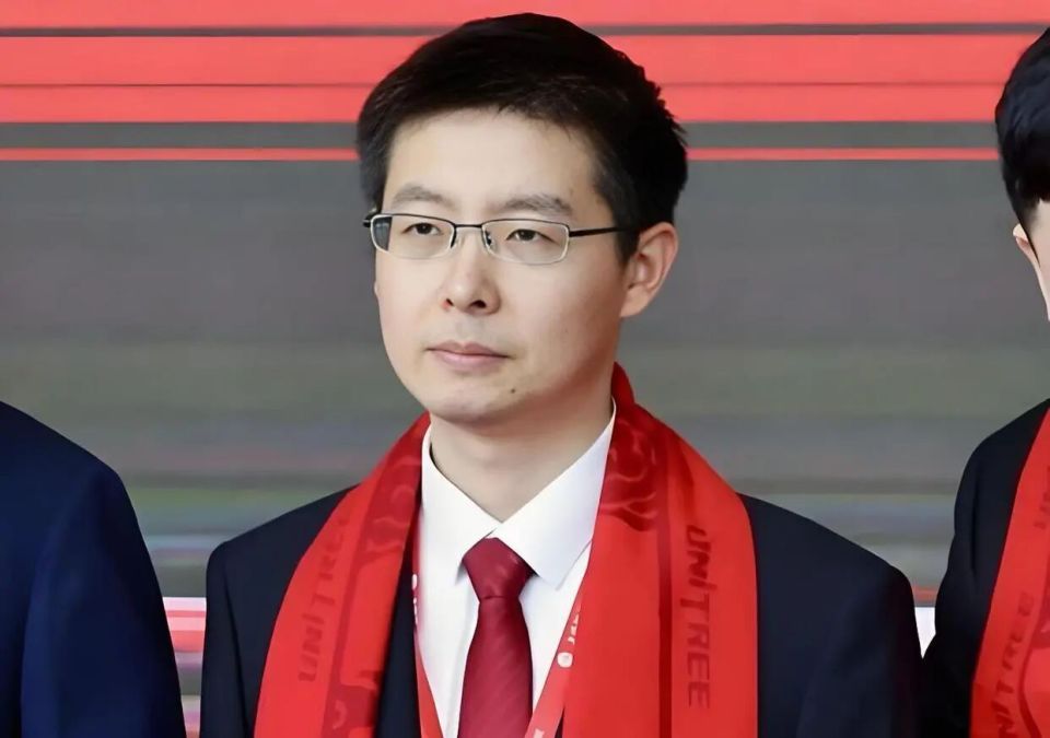 宇树科技上市，王力宏为什么坐1号桌？王兴兴为什么表情平静？-