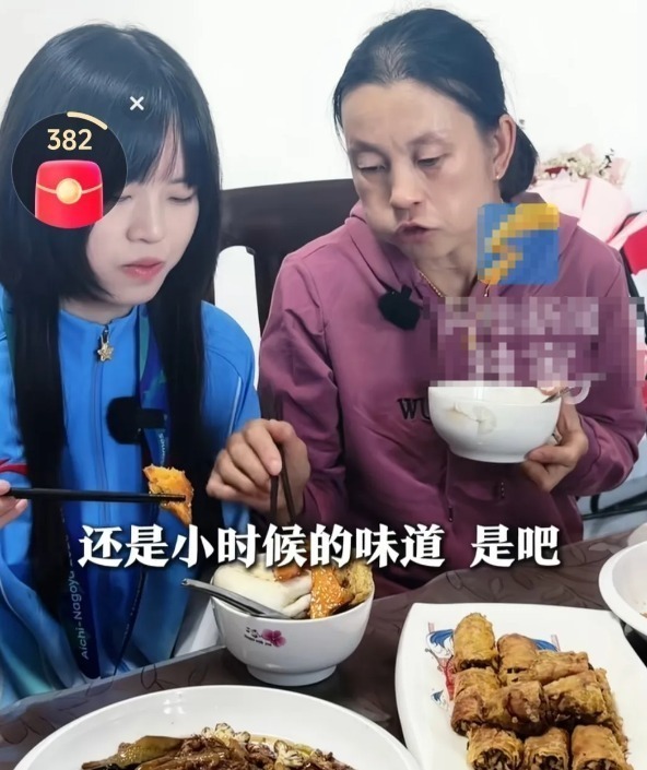 穆欣月回乡现场